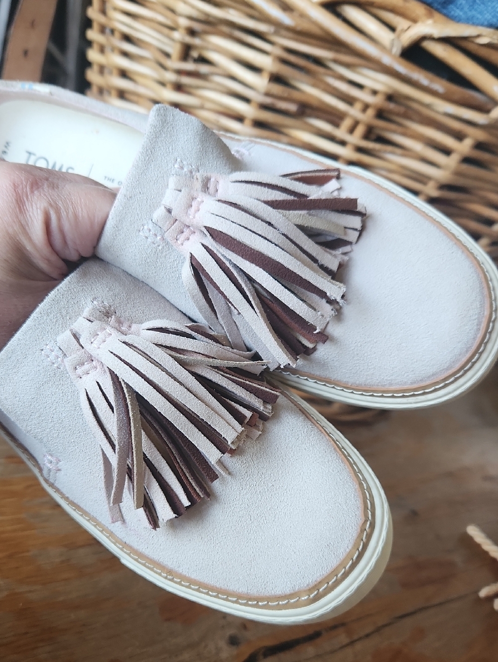 TOMS 6.5 suede mule sneakers with tassels blush very light pink - Picture 5 of 14